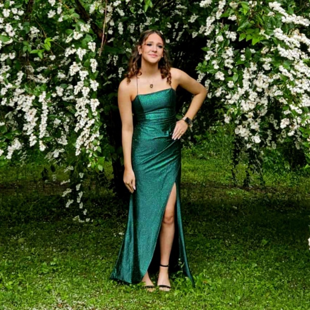Von maur Green prom dress